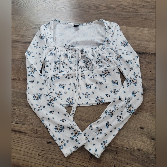 SHEIN Tops - Floral White and Blue Women's Top Size Medium